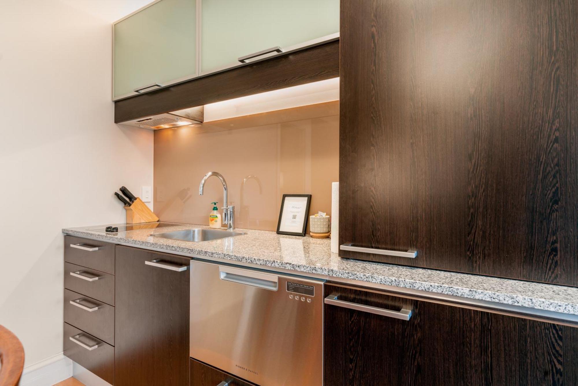 The Beacon - 2 Bedroom Town Center Apartment Куийнстаун Екстериор снимка